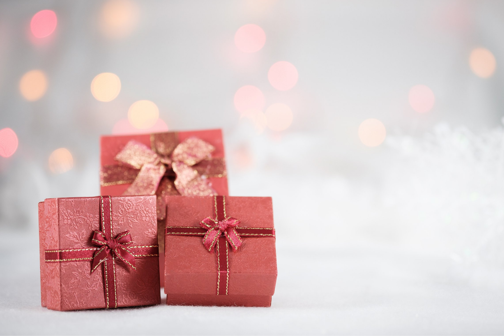 The Best Gifts for College Students This Holiday Season - The Scholarship  System